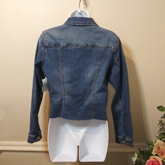 Kensie Jeans Distressed Raw Hem, Tapered Fit, Shirt Style Denim Jacket - Picture 5 of 10